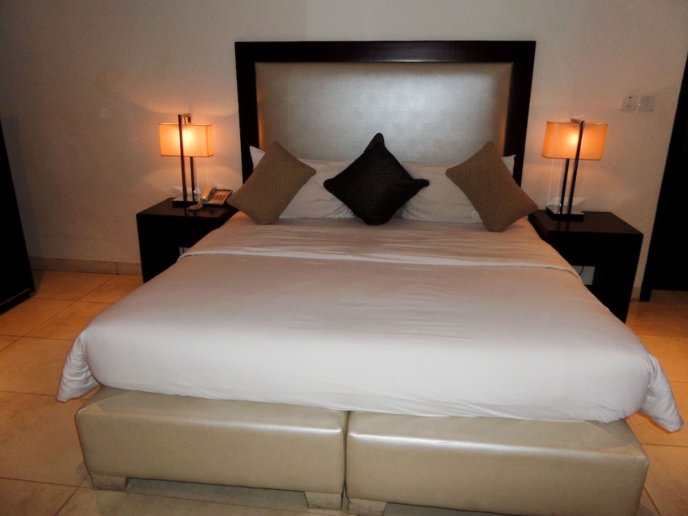 S S Hotels And Suites 18/48