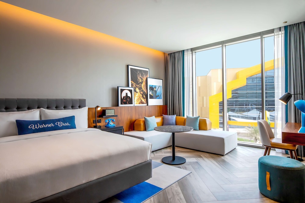 DELUXE, KING BED