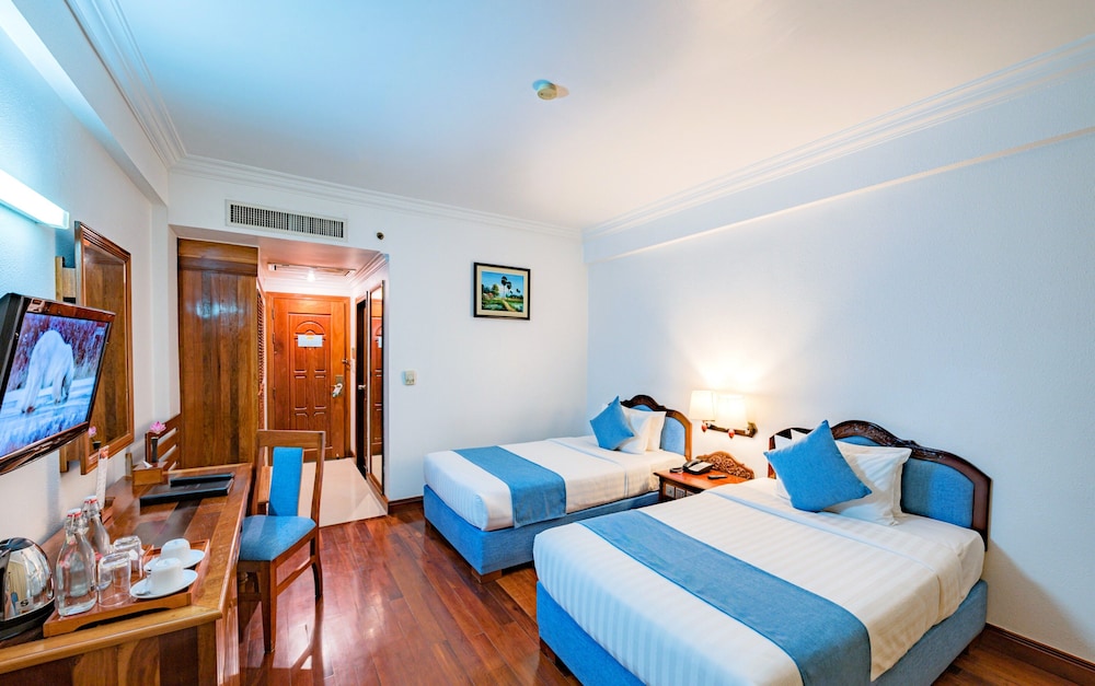 DELUXE, TWIN BEDS, POOL VIEW, BALCONY