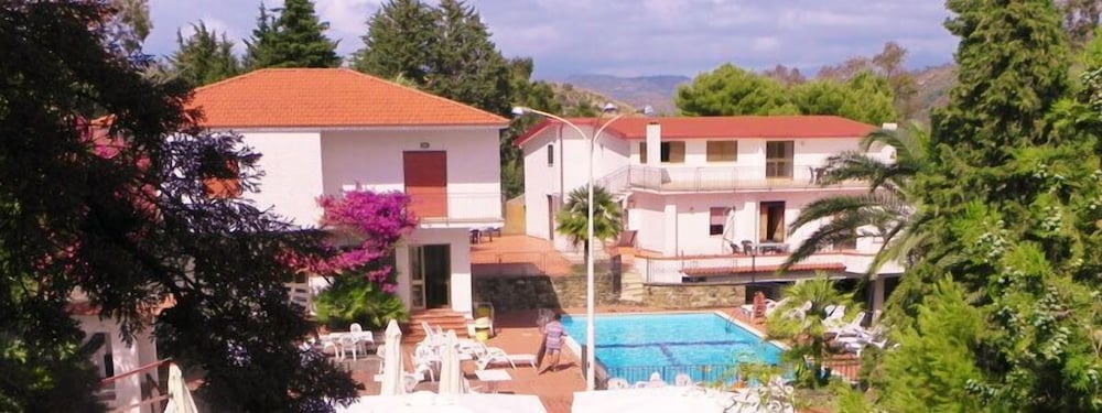 Eden Hotel 36/39