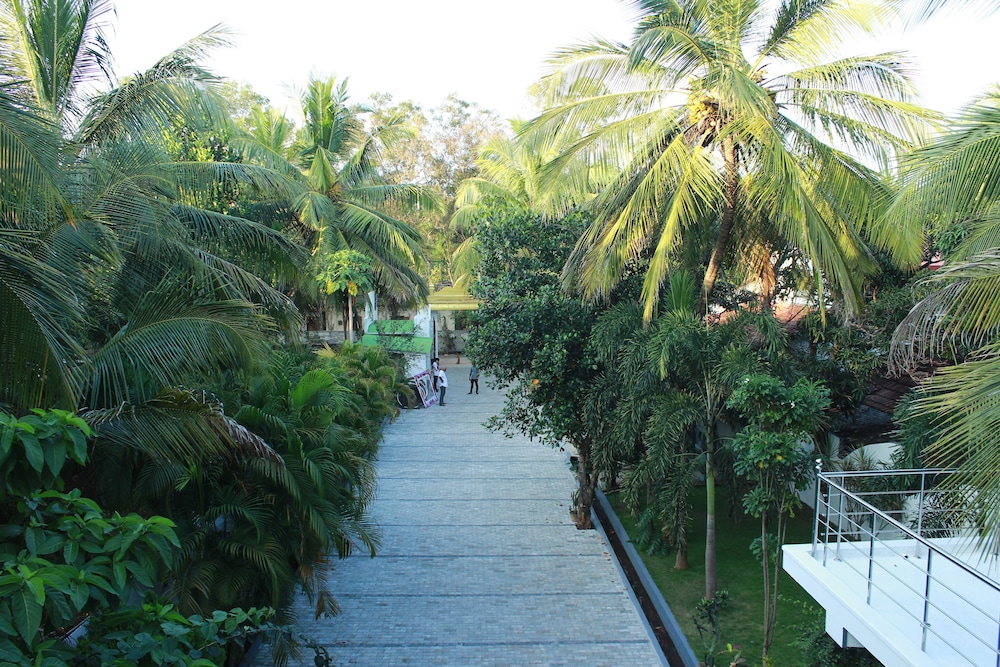 Ananthi Hotels 15/18
