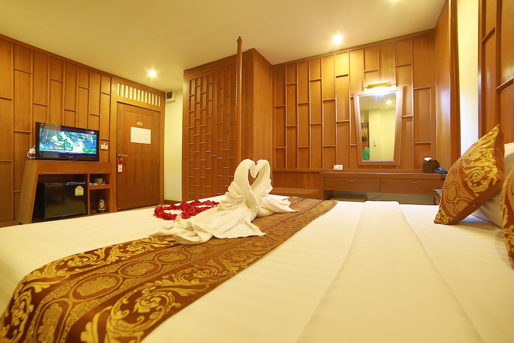 Lotus Hotel Patong 25/59