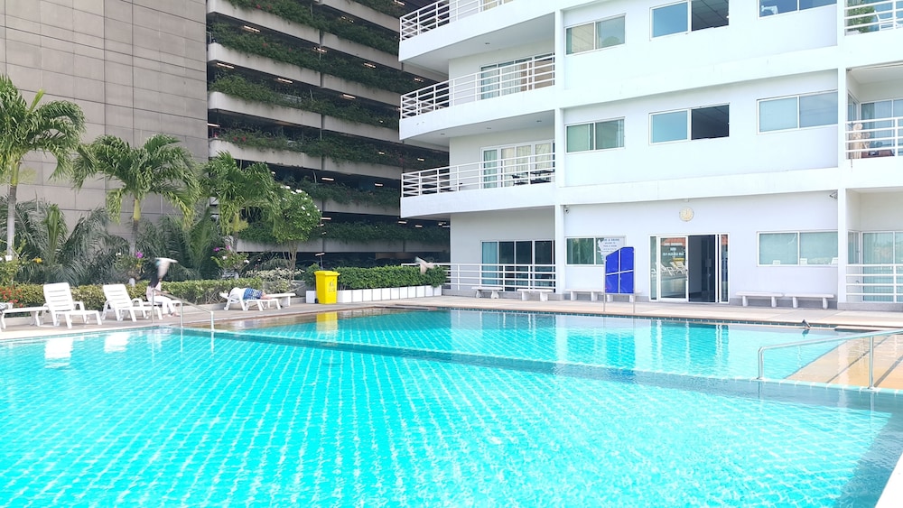 Vtsix Condo Rentals at View Talay 6 Pattaya 8/71