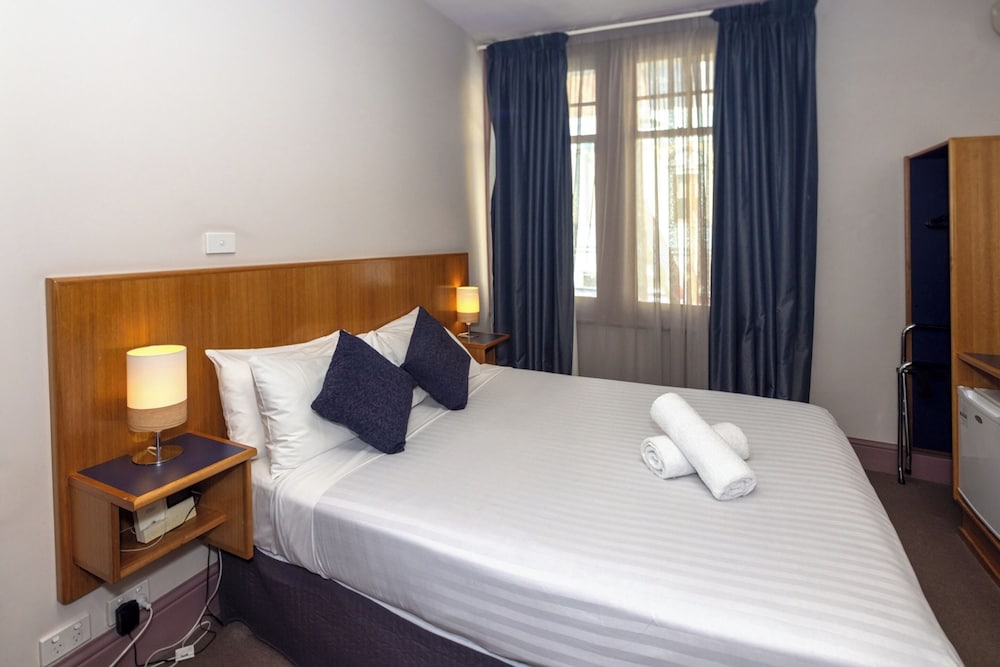 Central Hotel 4/55