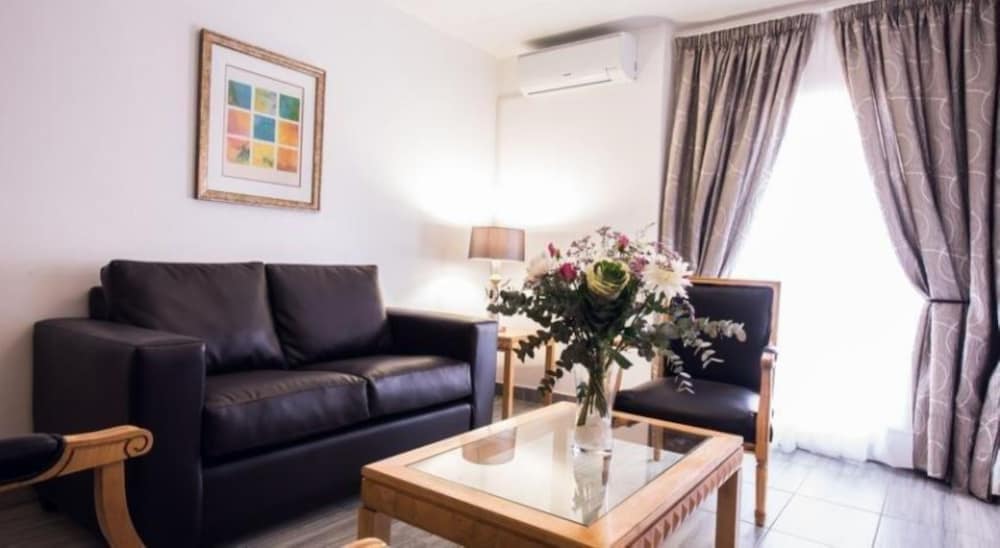 Airport Inn and Suites 22/47