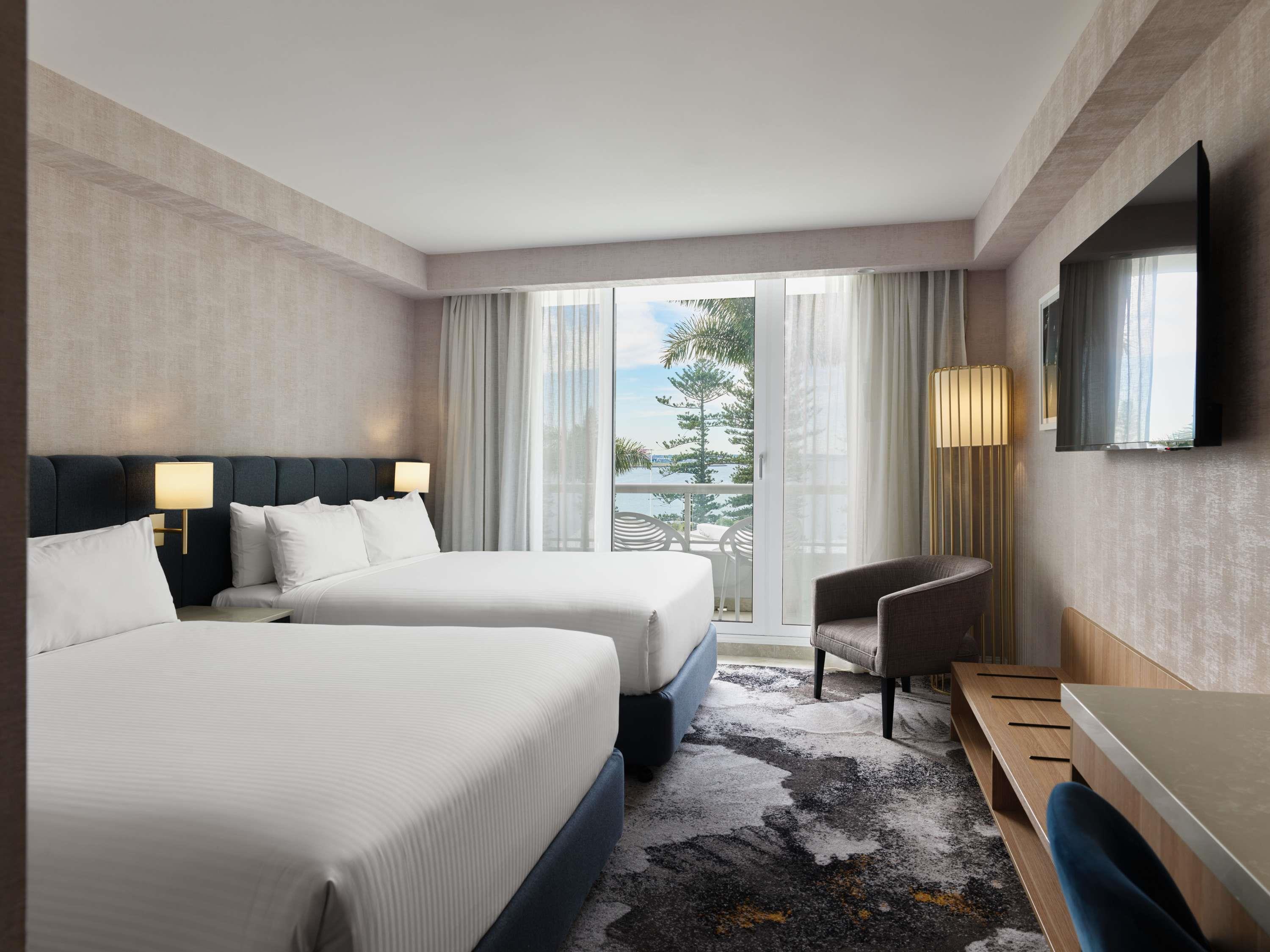 Deluxe, 2 Queen Beds, Bay View