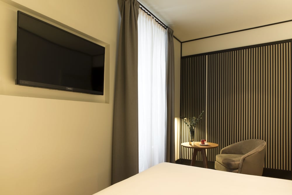 ROOM, QUADRUPLE