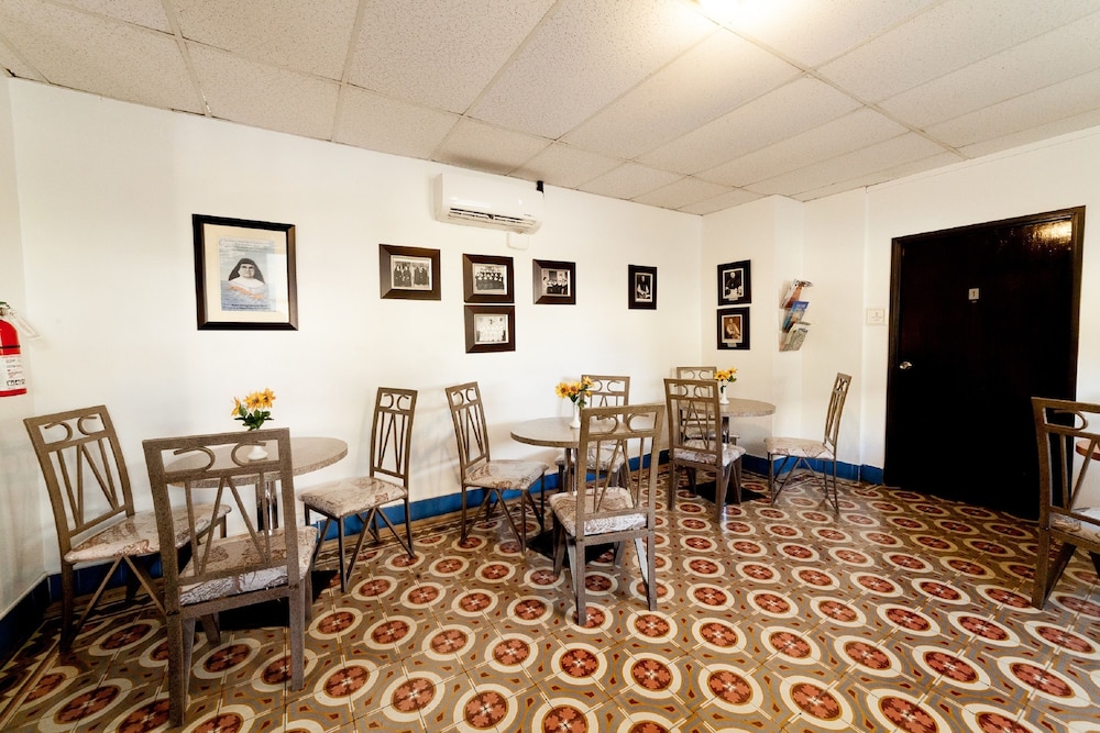 Hotel Colonial 34/50