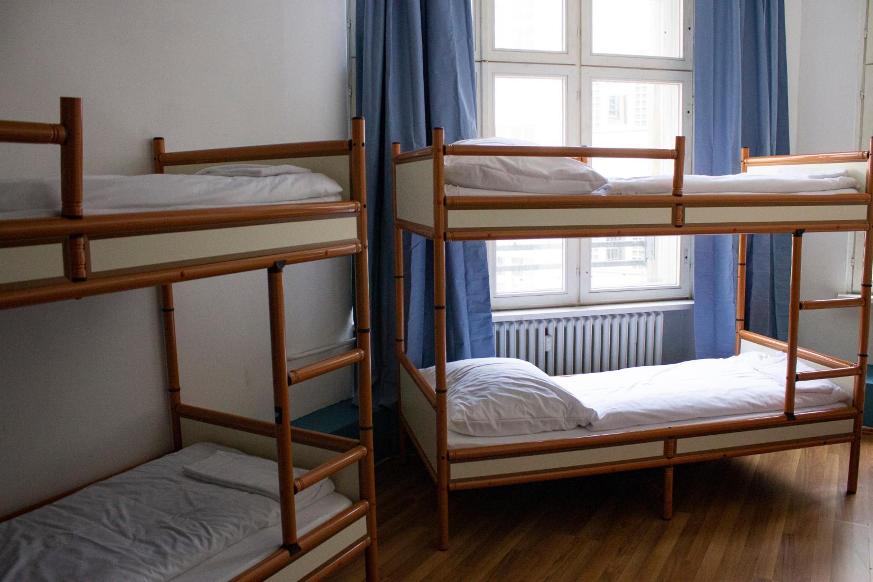 Mixed Dorm, 8 People