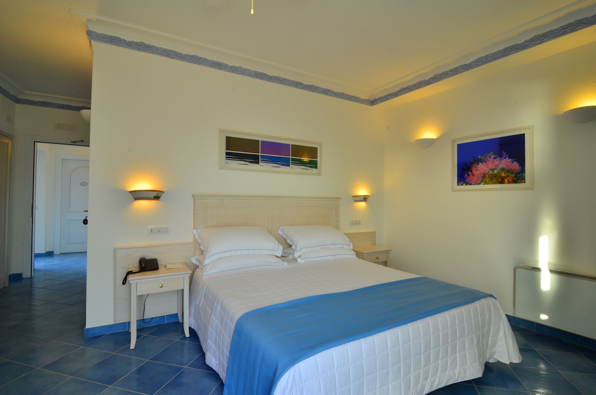 جناح رومانسي بسريرين كوين بإطلالة على البحر بغرفتي نوم مع أريكة، Aurora Hotel & Suites Sul Mare 2/4