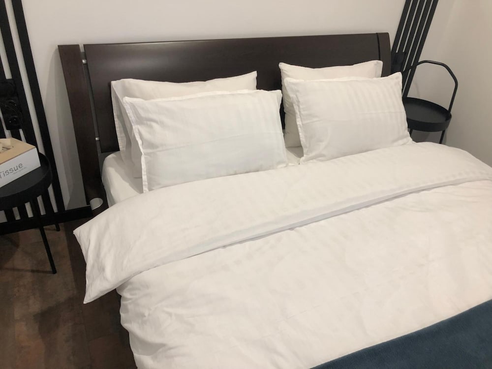 Park Regis Concierge Apartments 20/41