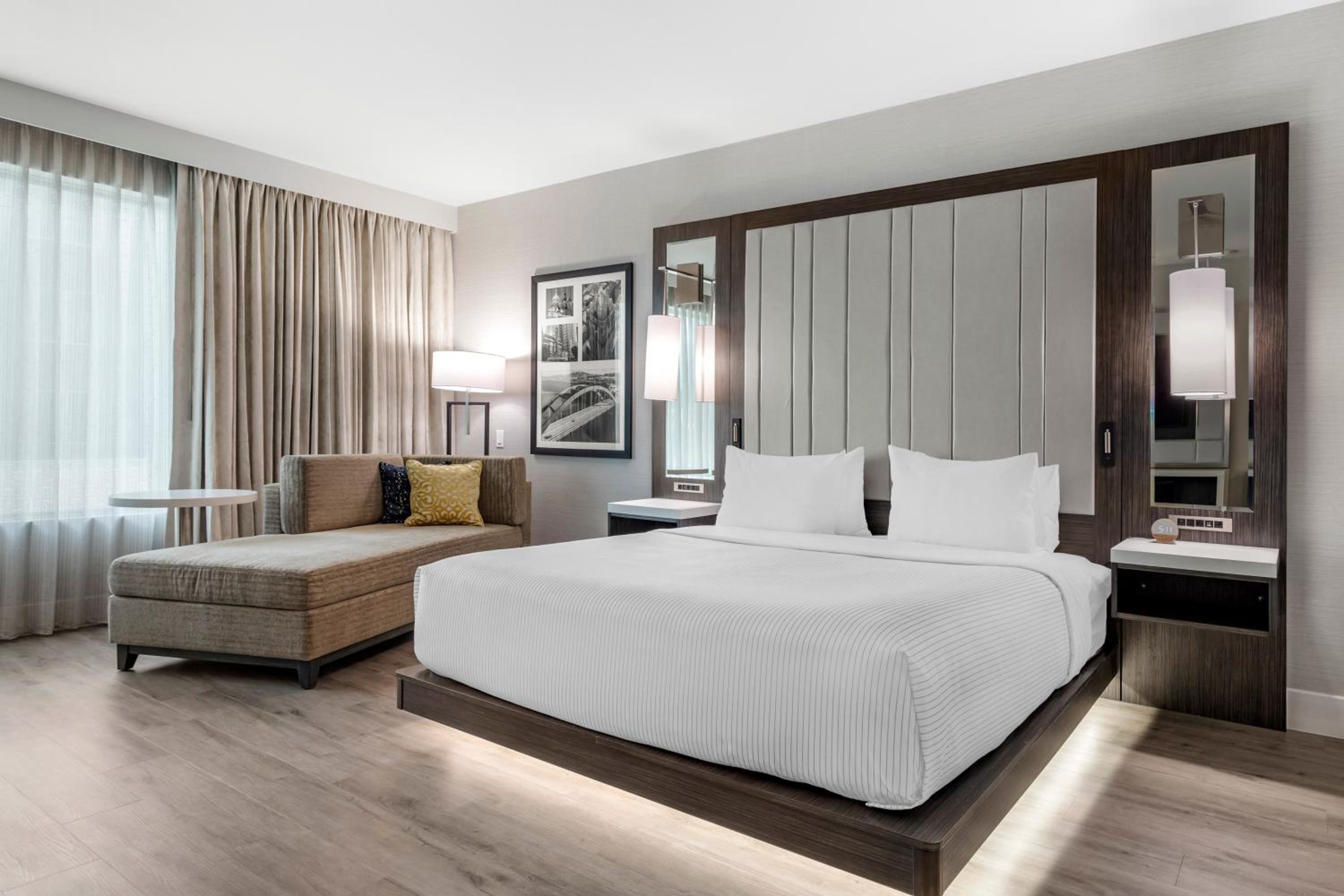 ROOM, KING BED, ACCESSIBLE