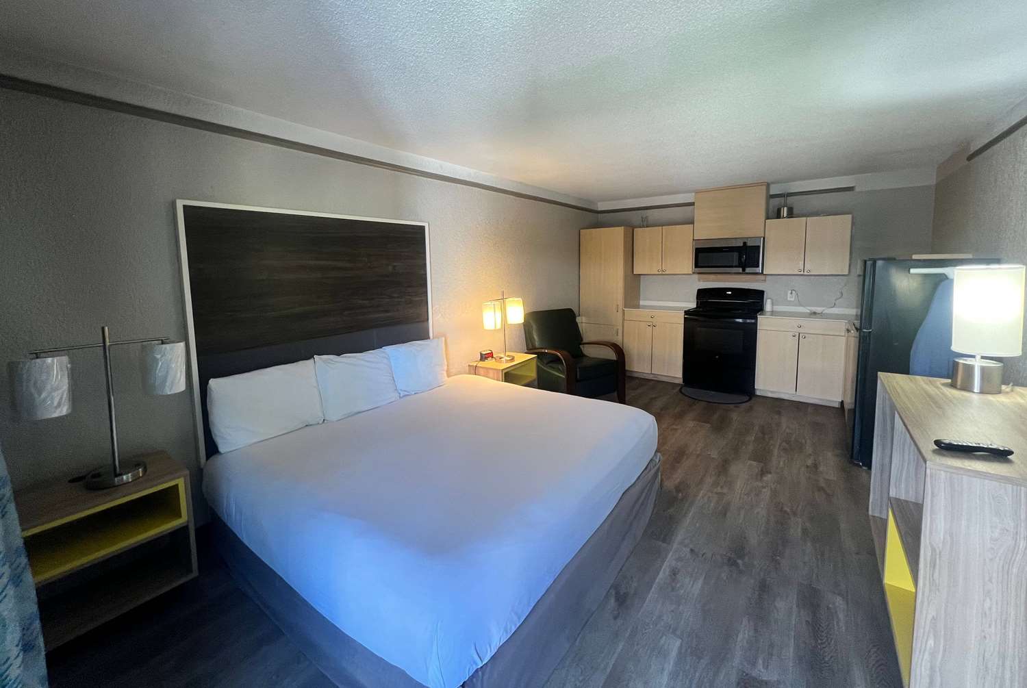 Days Inn Sulphur West 6/25