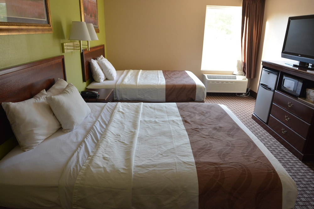 Jameson Inn & Suites Hazlehurst 26/37