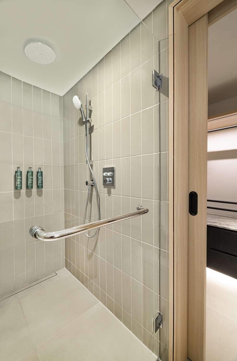 غرفة بسرير كينج بشرفة، Hilton Garden Inn Bali Nusa Dua 3/8