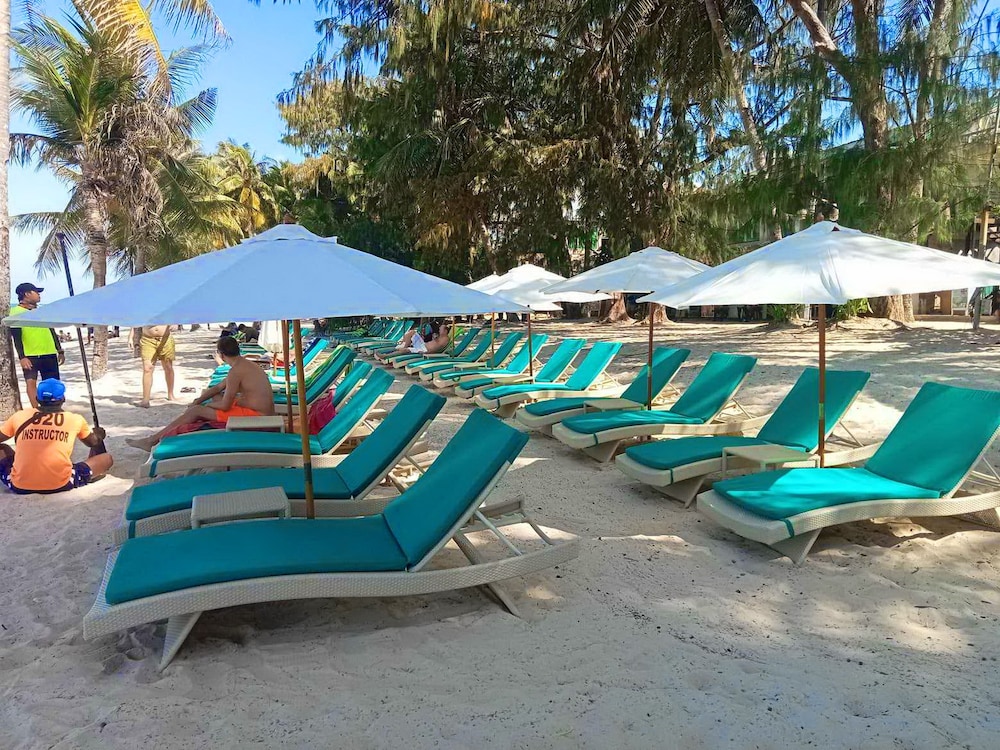 Boracay Peninsula Resort 28/38