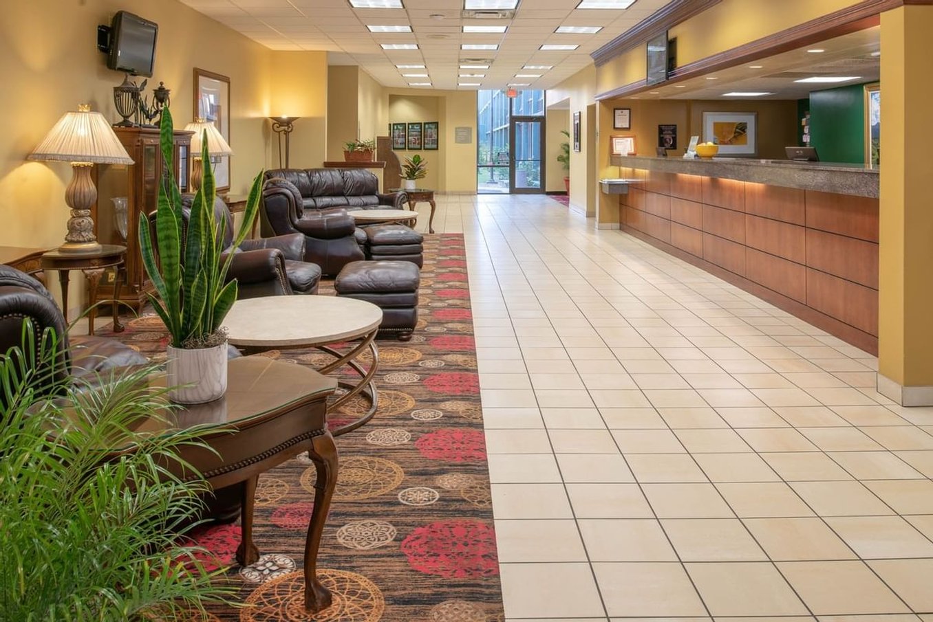 MCM Elegante Hotel & Suites 5/37