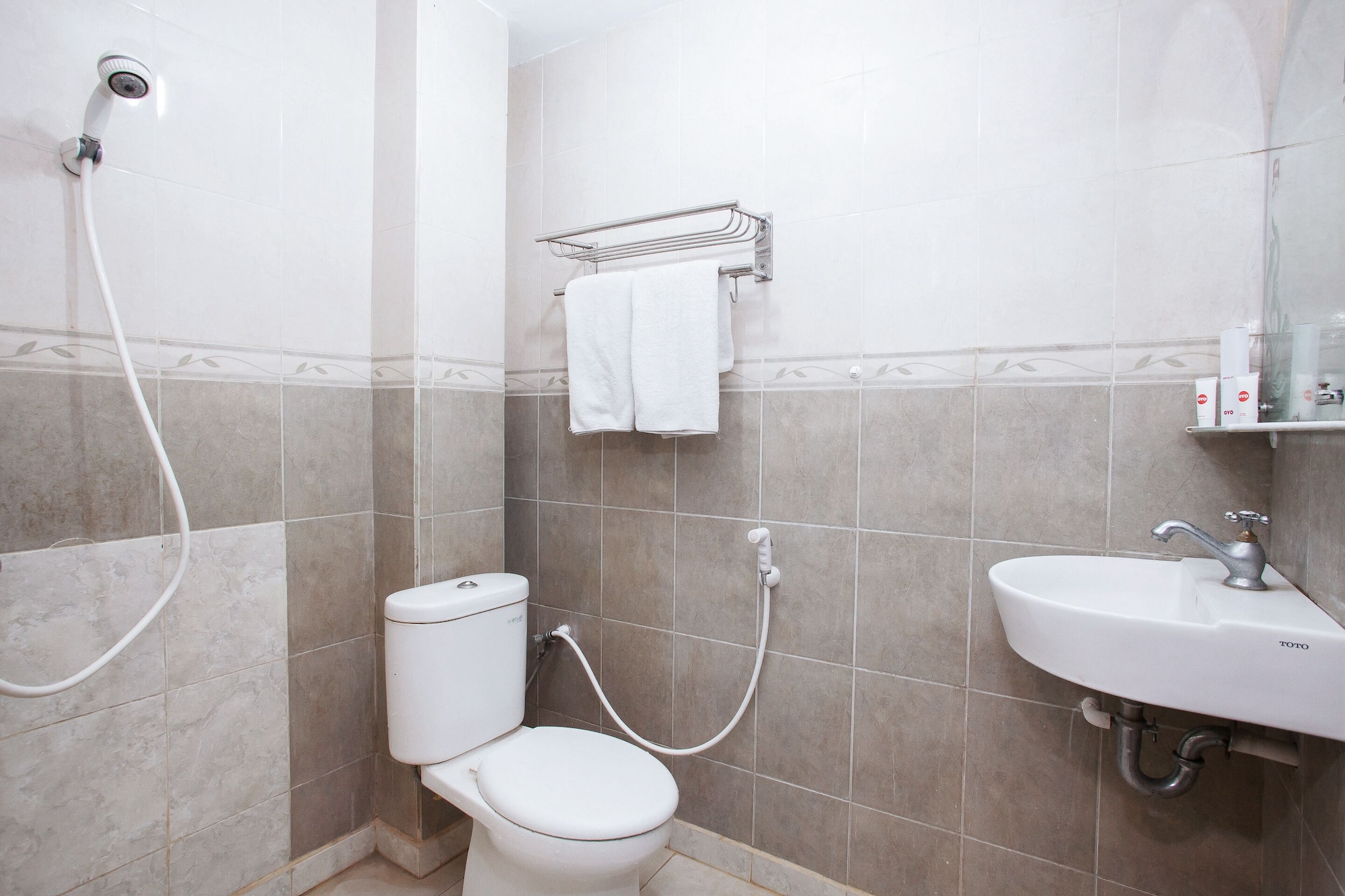 Standard, Double Bed, OYO 164 Ang's Residence 10/10