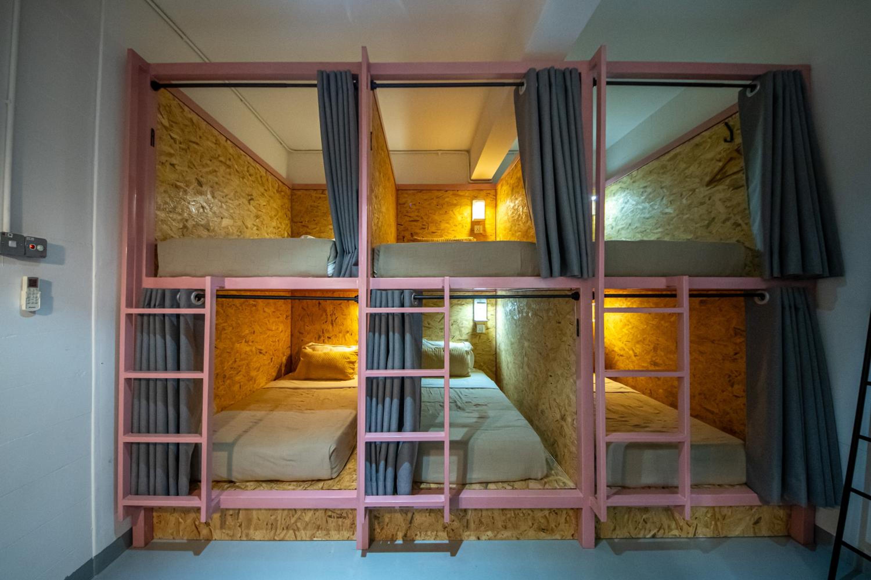Private, Mixed Dorm, 6 Beds
