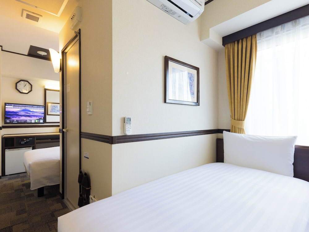 ROOM, TWIN BEDS, SMOKING