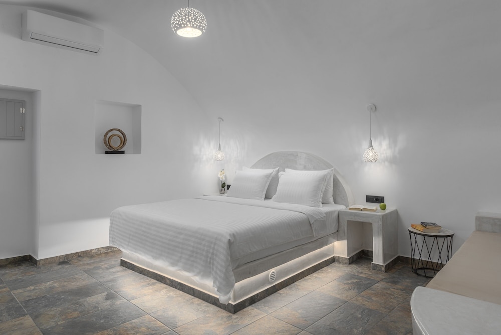 DELUXE, SUITE, OUTDOOR JETTED TUB