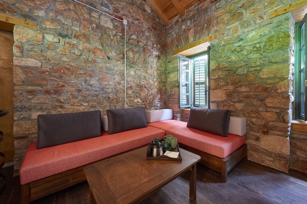 Athenian Residences 28/50