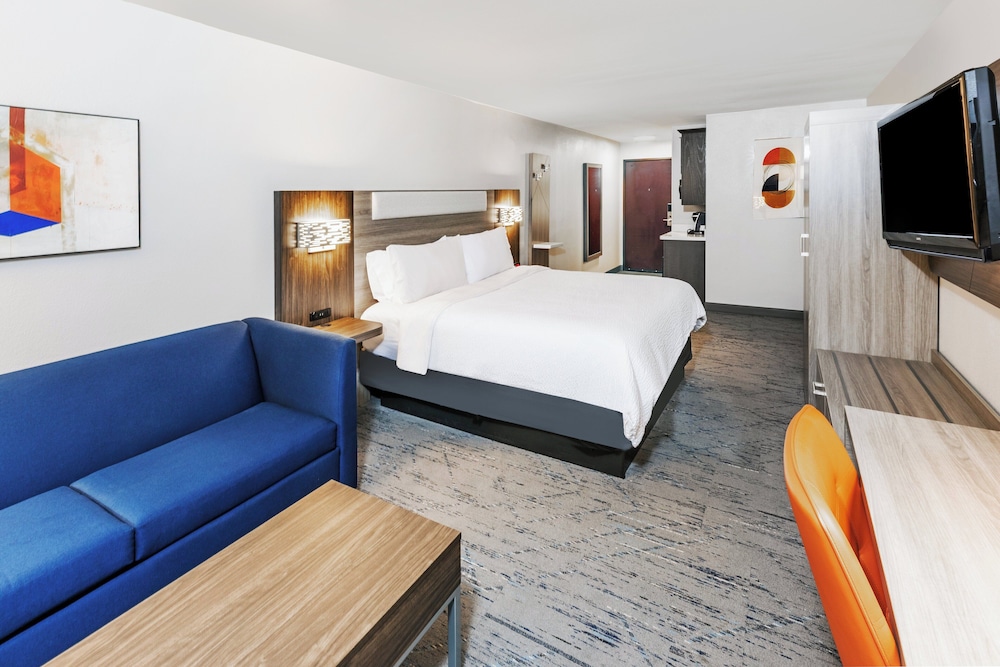 Suite, King Bed, Sofa