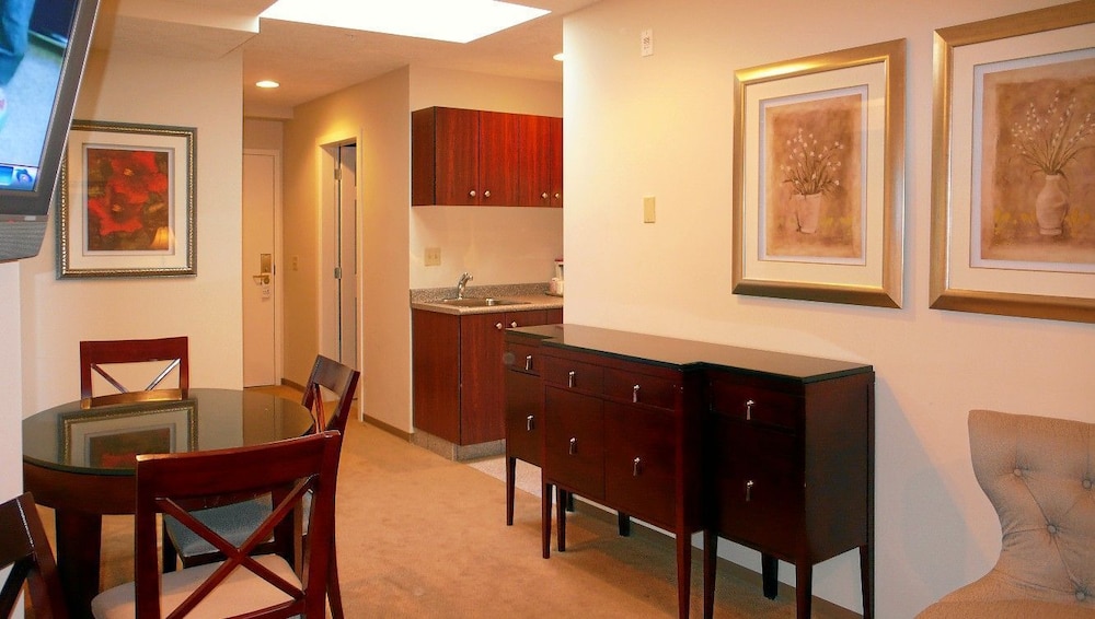 Red Lion Inn & Suites 52/69