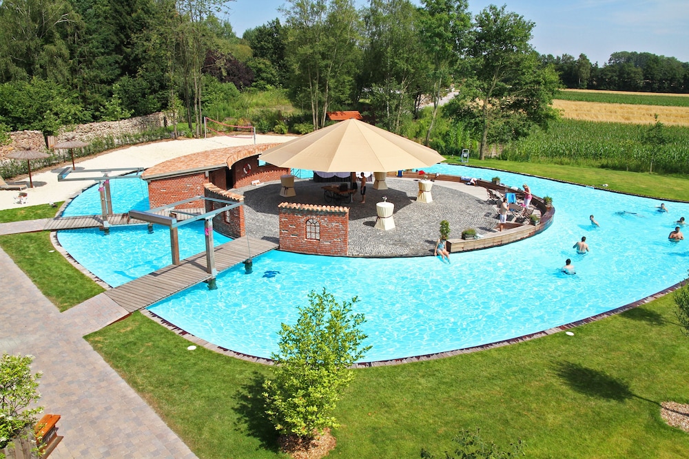 LANDHOTEL HOF BEVERLAND 1/69