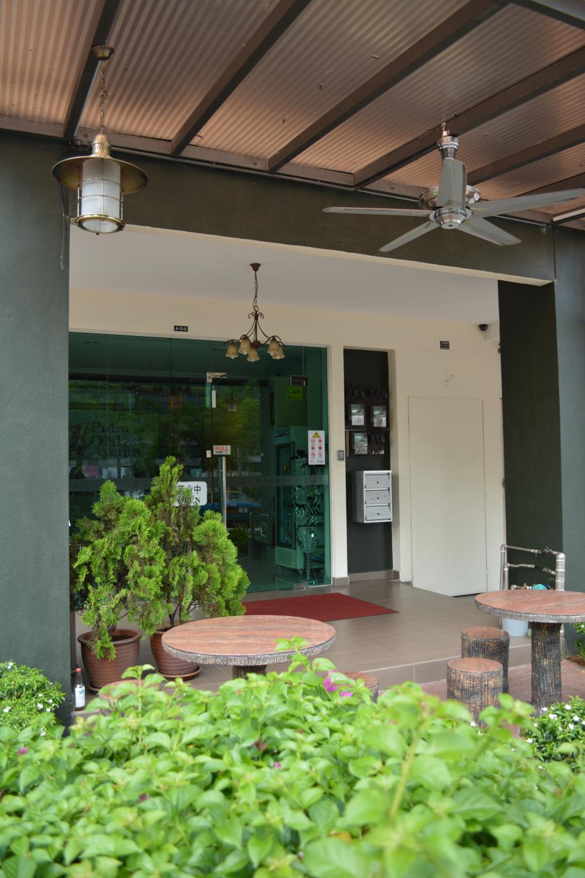 Putra One Avenue Hotel 45/51