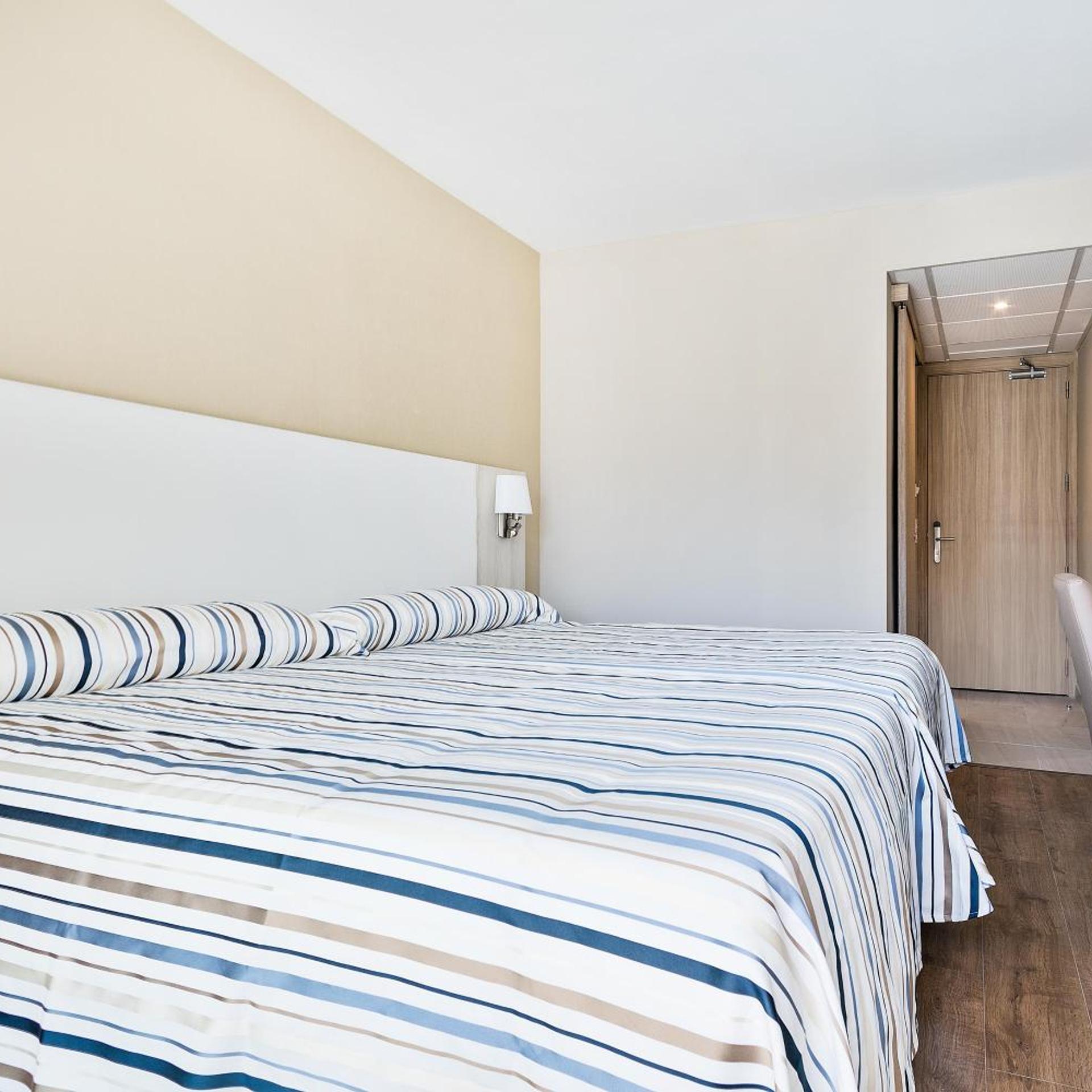 Room, Double Bed, Pool View
