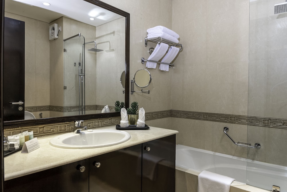 Saraya Corniche Hotel 83/83