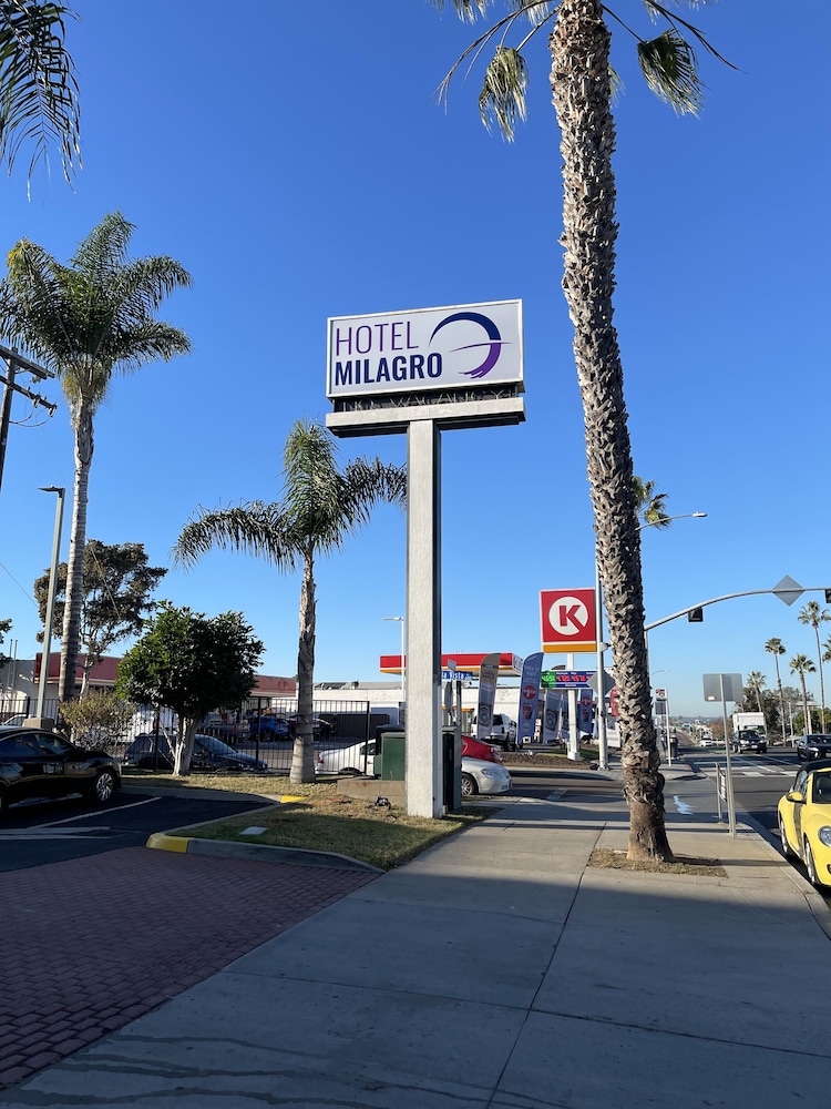 Hotel Milagro (ex Highway Inn Chula Vista) 22/25