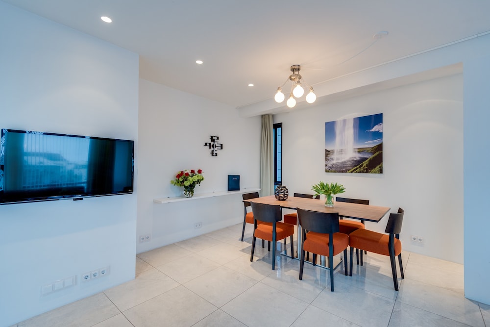 Black Pearl Luxury Apartments 55/67