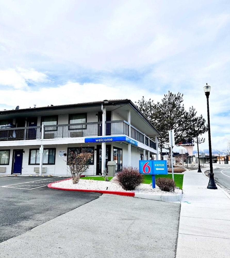 Motel6 Sparks, NV - Airport - Sparks 11/52