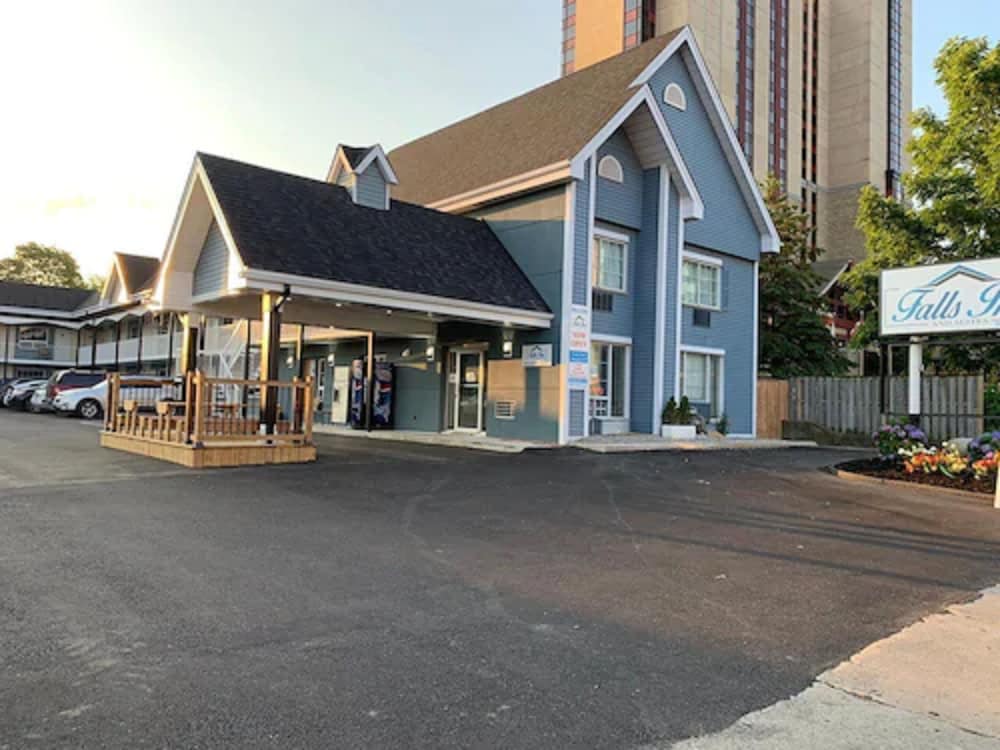 The Universal Inn And Suites 56/67