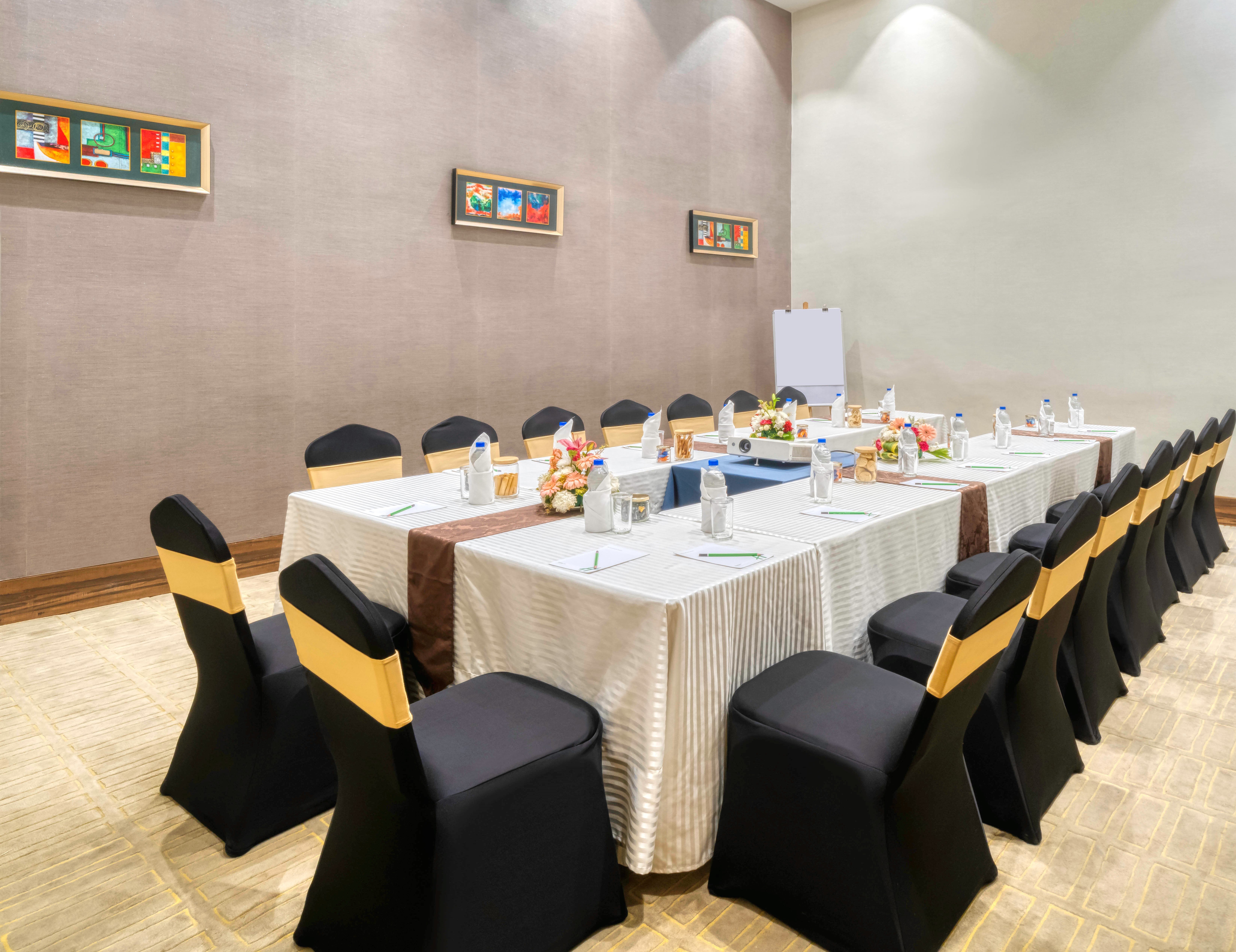 HOLIDAY INN KOLKATA AIRPORT 49/59