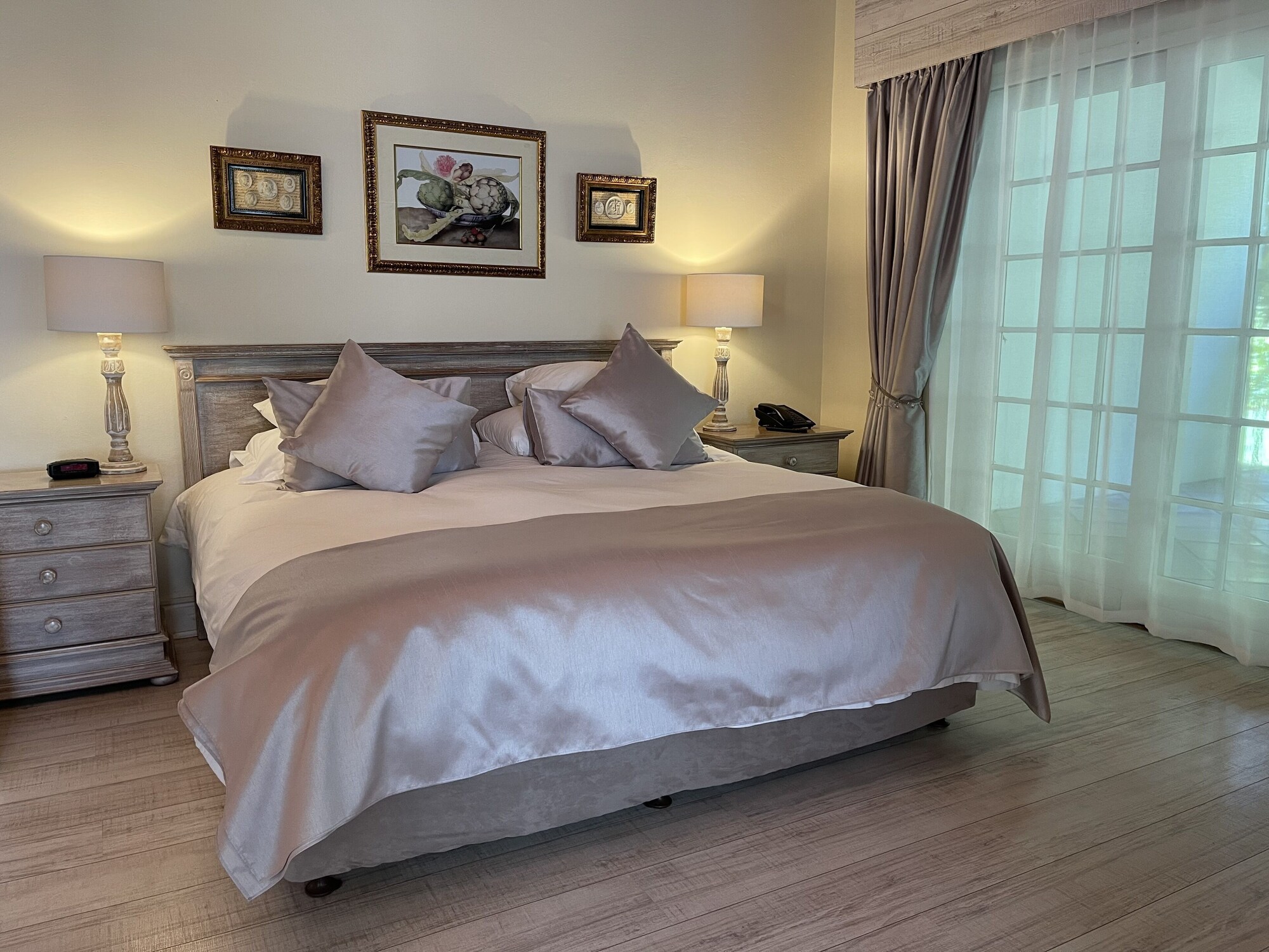 DELUXE, SUITE, GARDEN VIEW