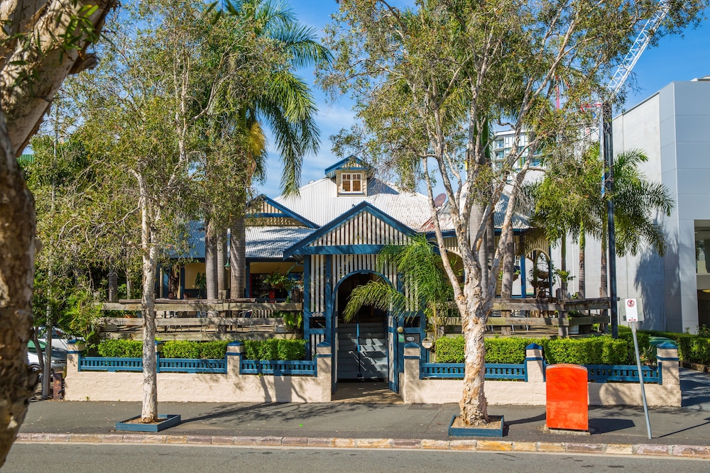 BRISBANE MANOR HOTEL 5/60
