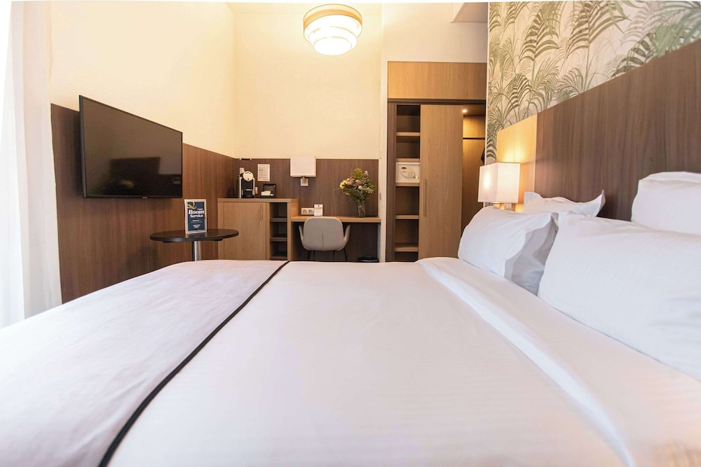 ROOM, DOUBLE BED