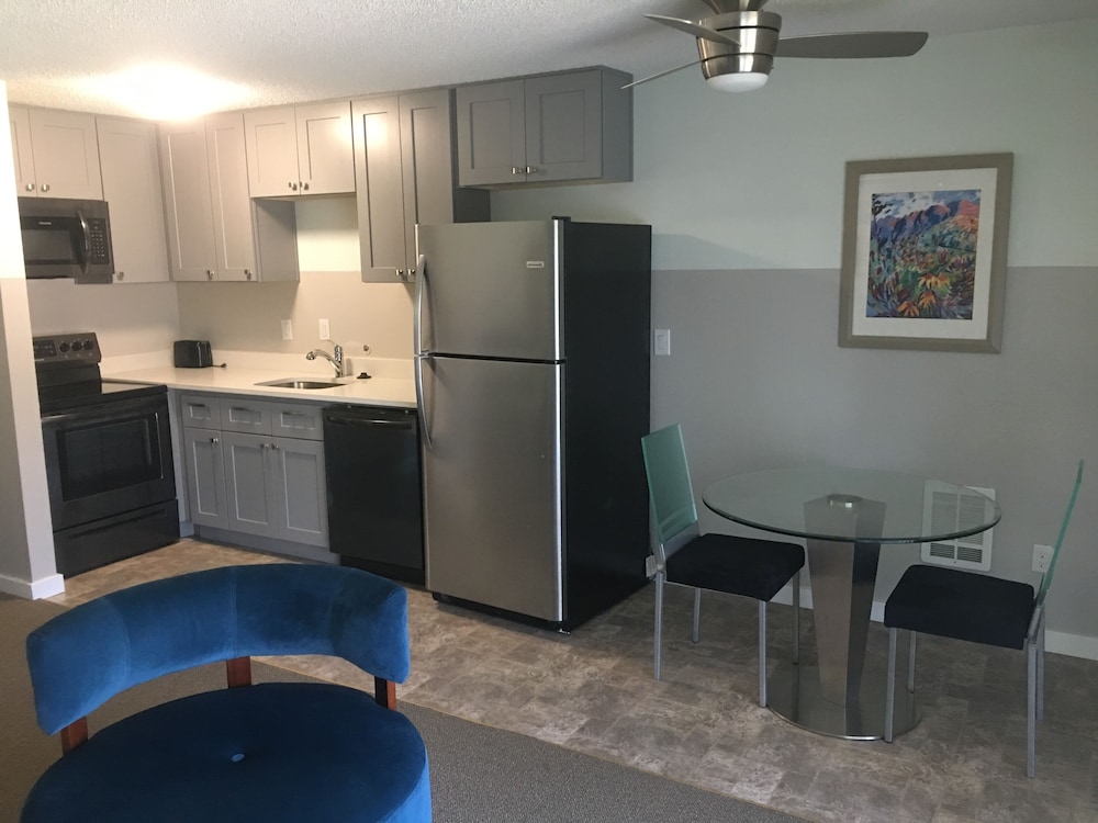 Interurban Suites Hotel, a Dazzler Select by Wyndham 50/69