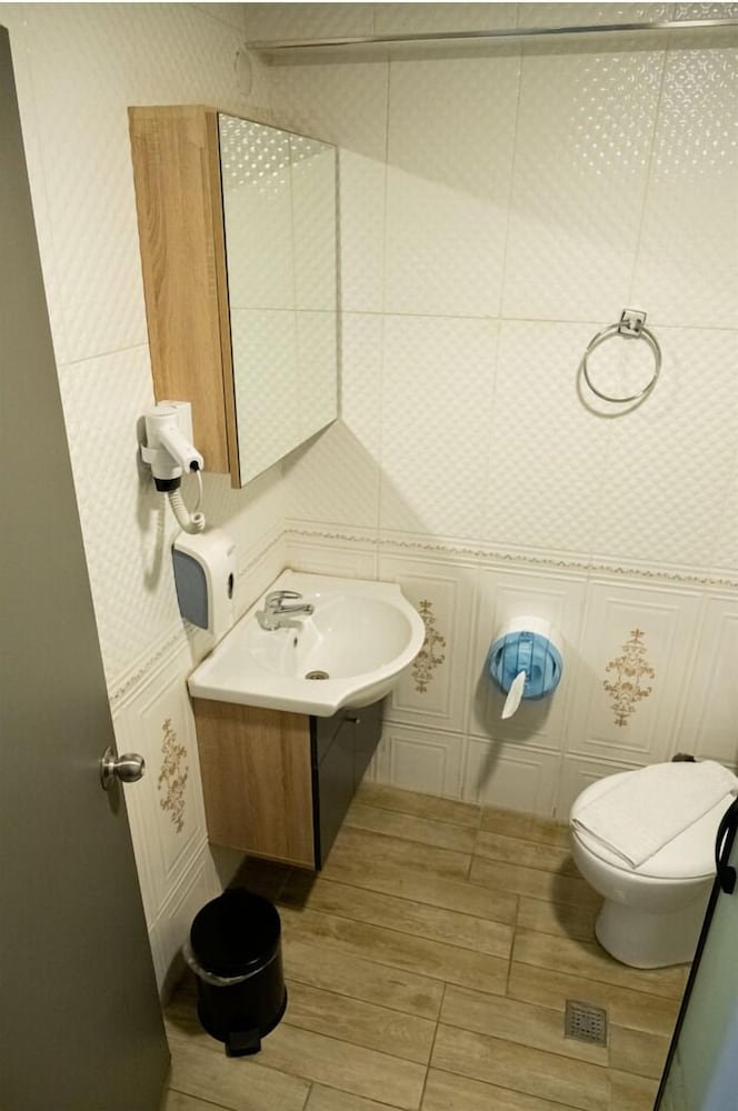 Cag Hotel 44/49