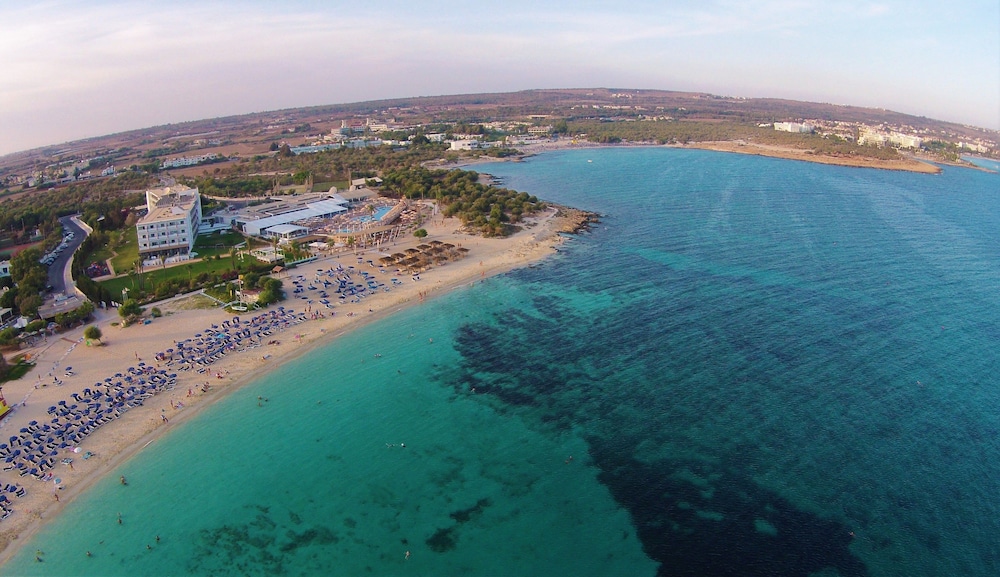Asterias Beach Hotel 58/62