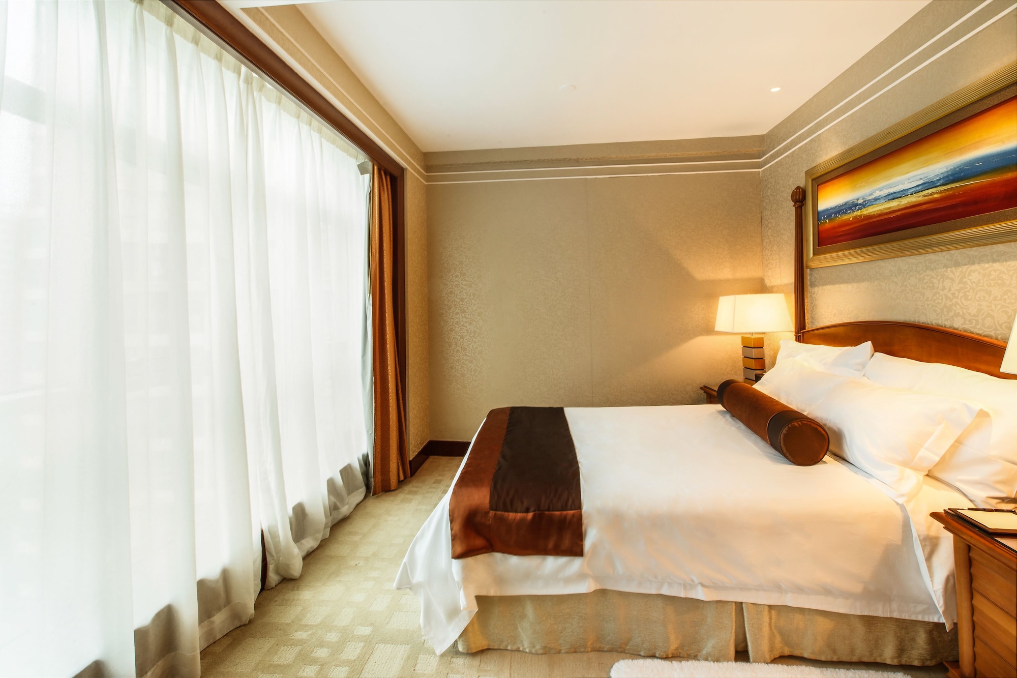 BUSINESS KING SIZE BED ROOM H