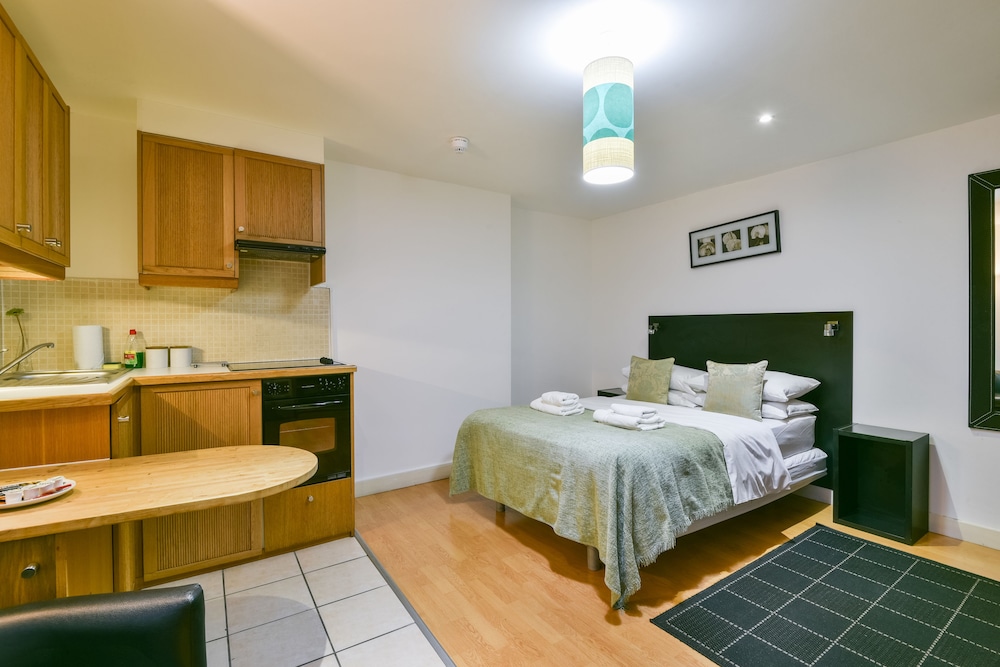 Studios 2 Let North Gower 15/75