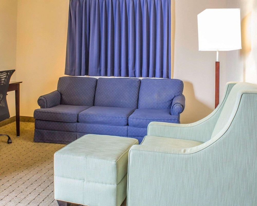 Econo Lodge Ames 15/21