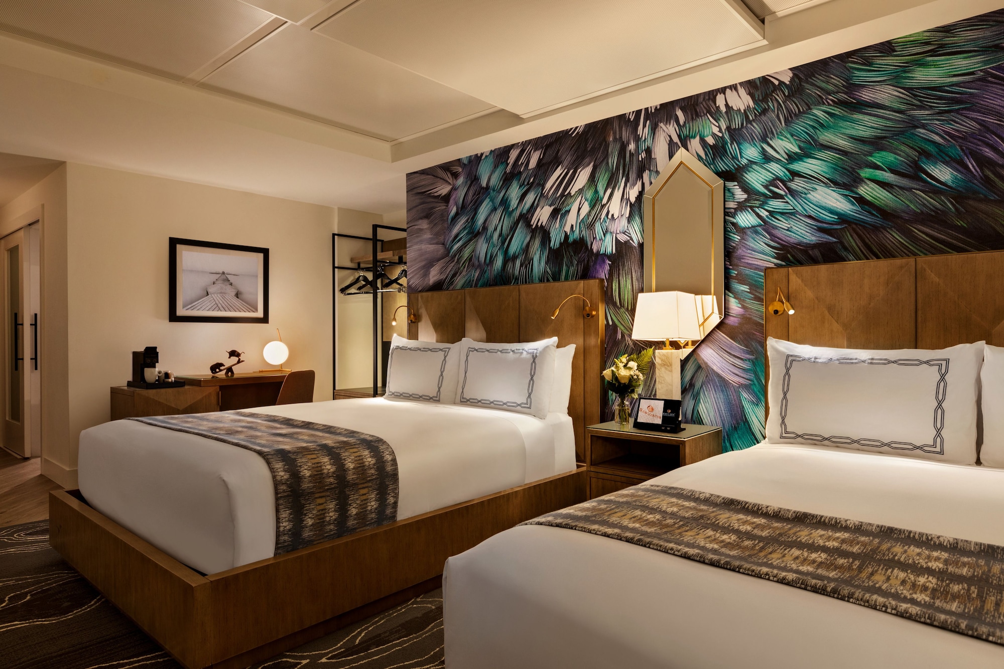 DELUXE, 2 QUEEN BEDS