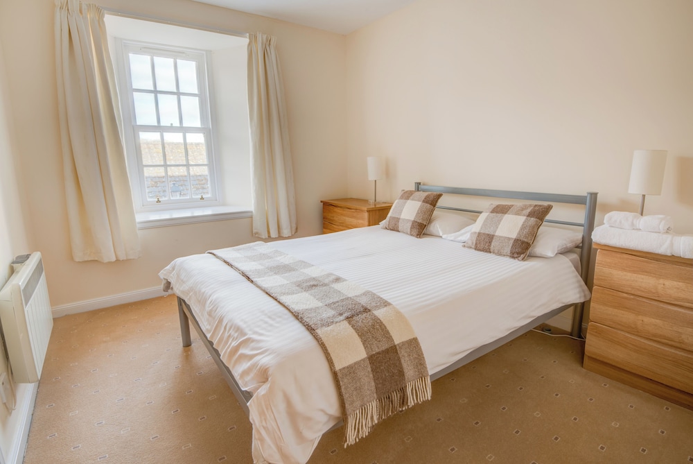 Basic, House, 2 Double and Twin Beds