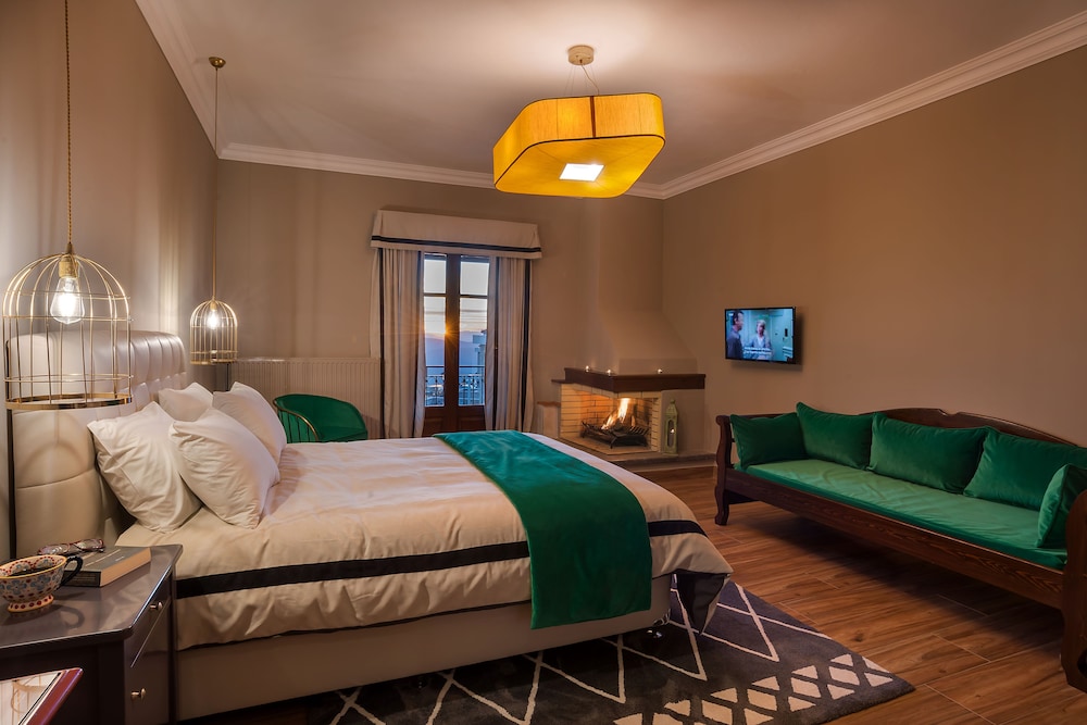 Ef Zin Studios and Suites 18/43