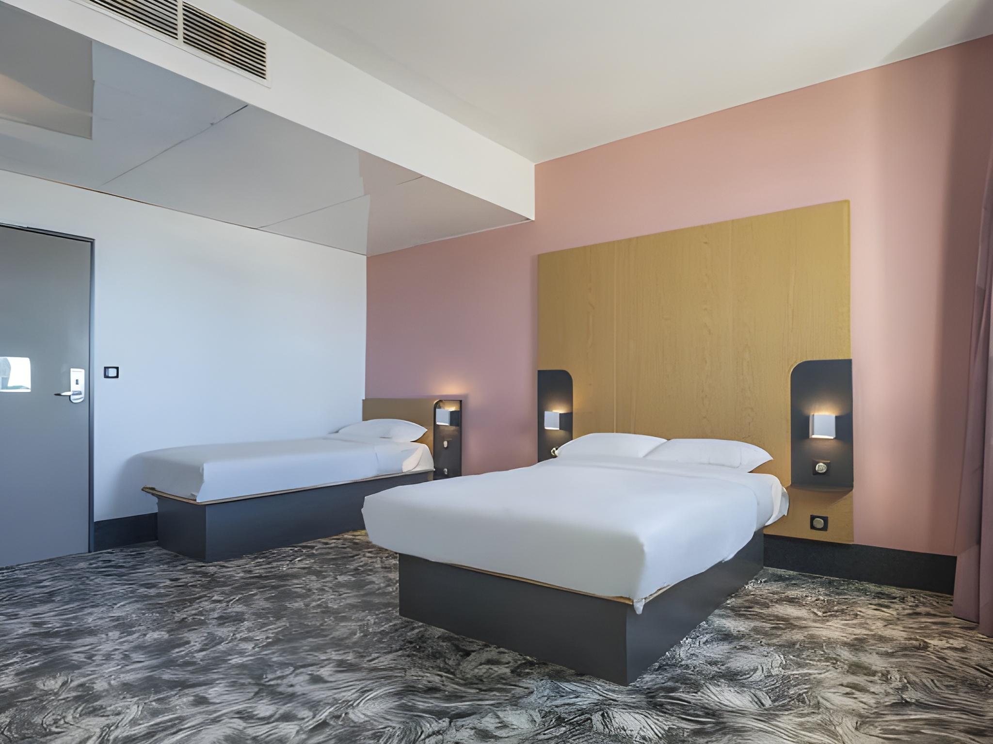 ROOM, TRIPLE